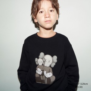 UNIQLO Kaws Ut Graphic Sweatshirt Siyah | 943-DQAMNC